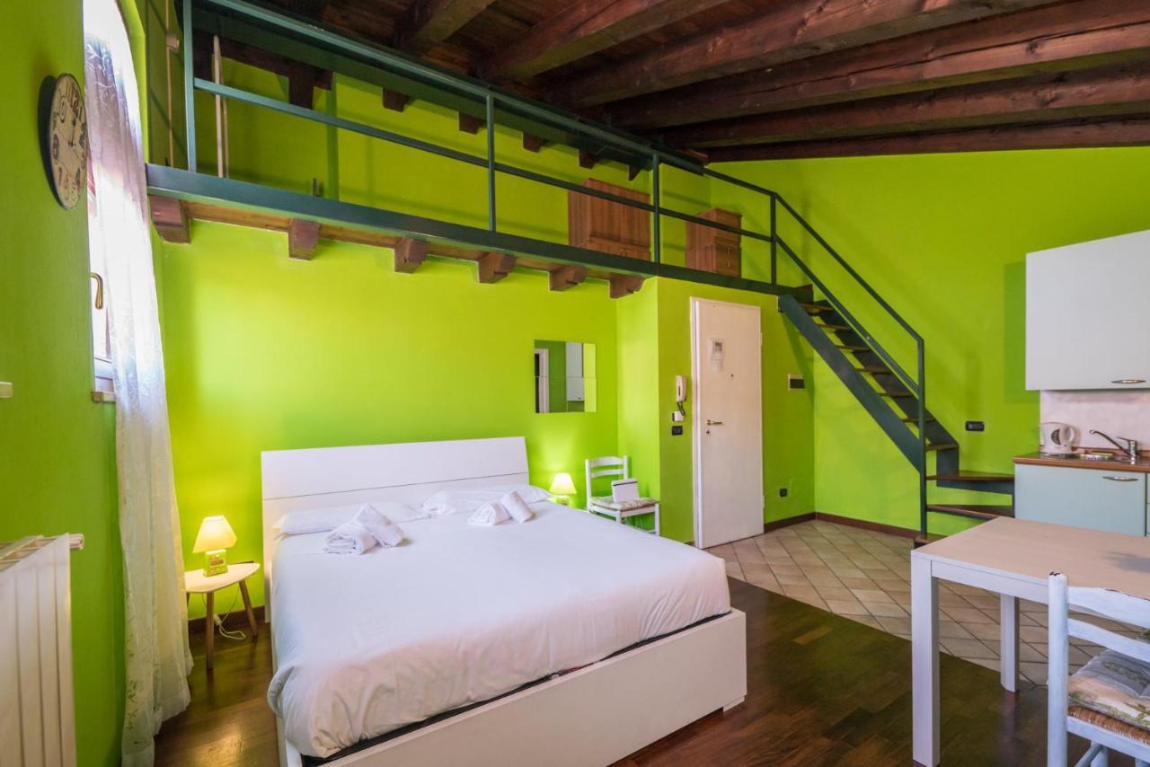 Gardappartamenti Carducci City Centre Desenzano del Garda Exterior foto