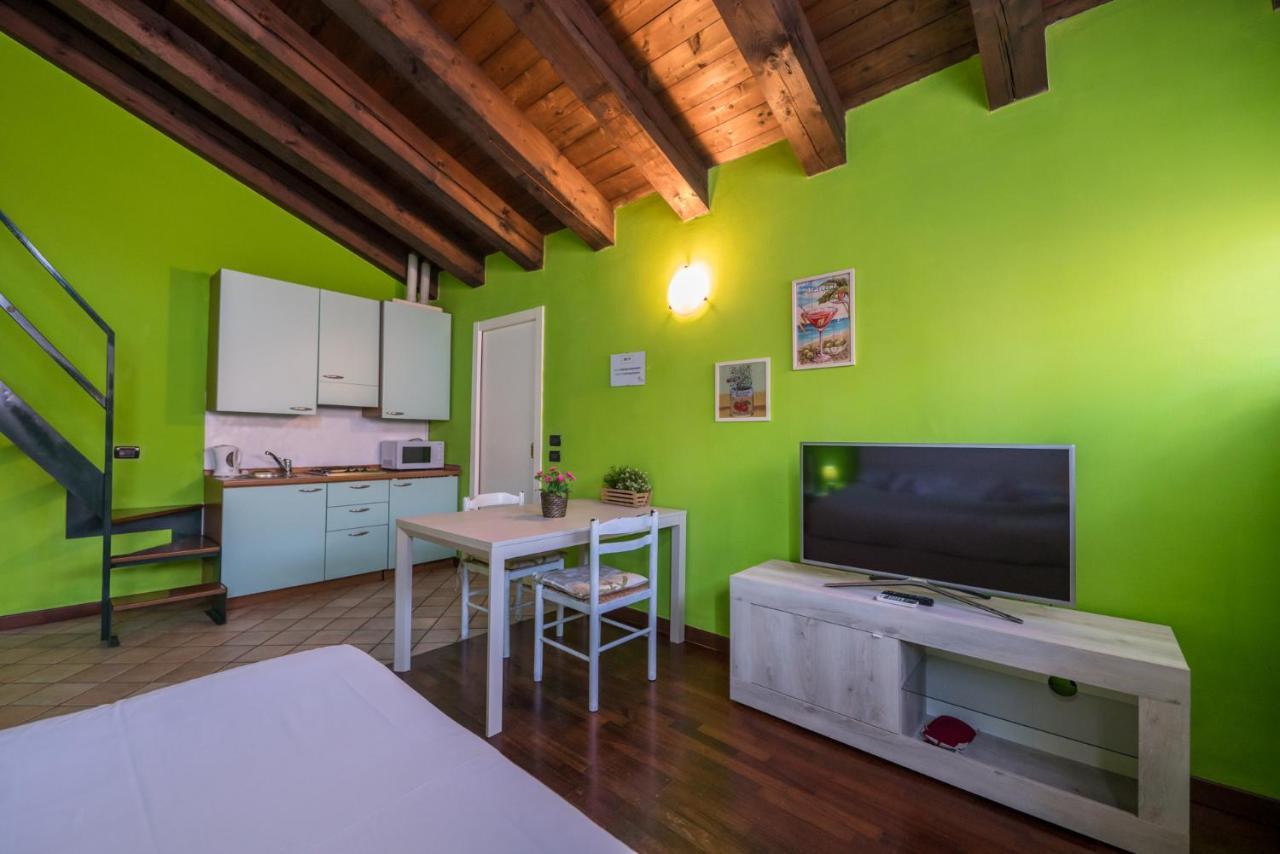 Gardappartamenti Carducci City Centre Desenzano del Garda Exterior foto